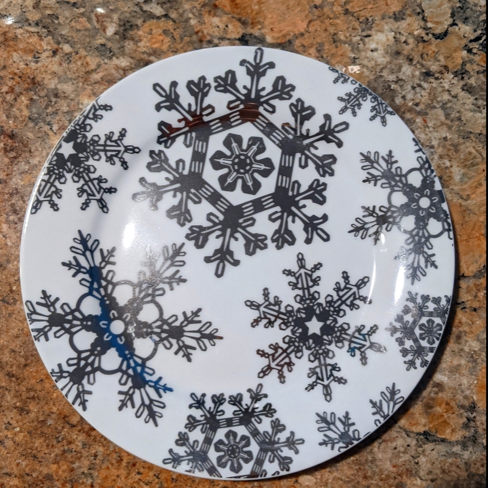 8" Snowflake holiday plate